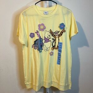 Disney Women’s Winnie The Pooh with Crochet Flowers T-Shirt Size Large NEW!